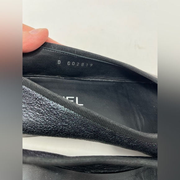 Chanel CC Cap Toe Ballet Flat Grained Calfskin Leather Iridescent Black 37 EU - Picture 5 of 9